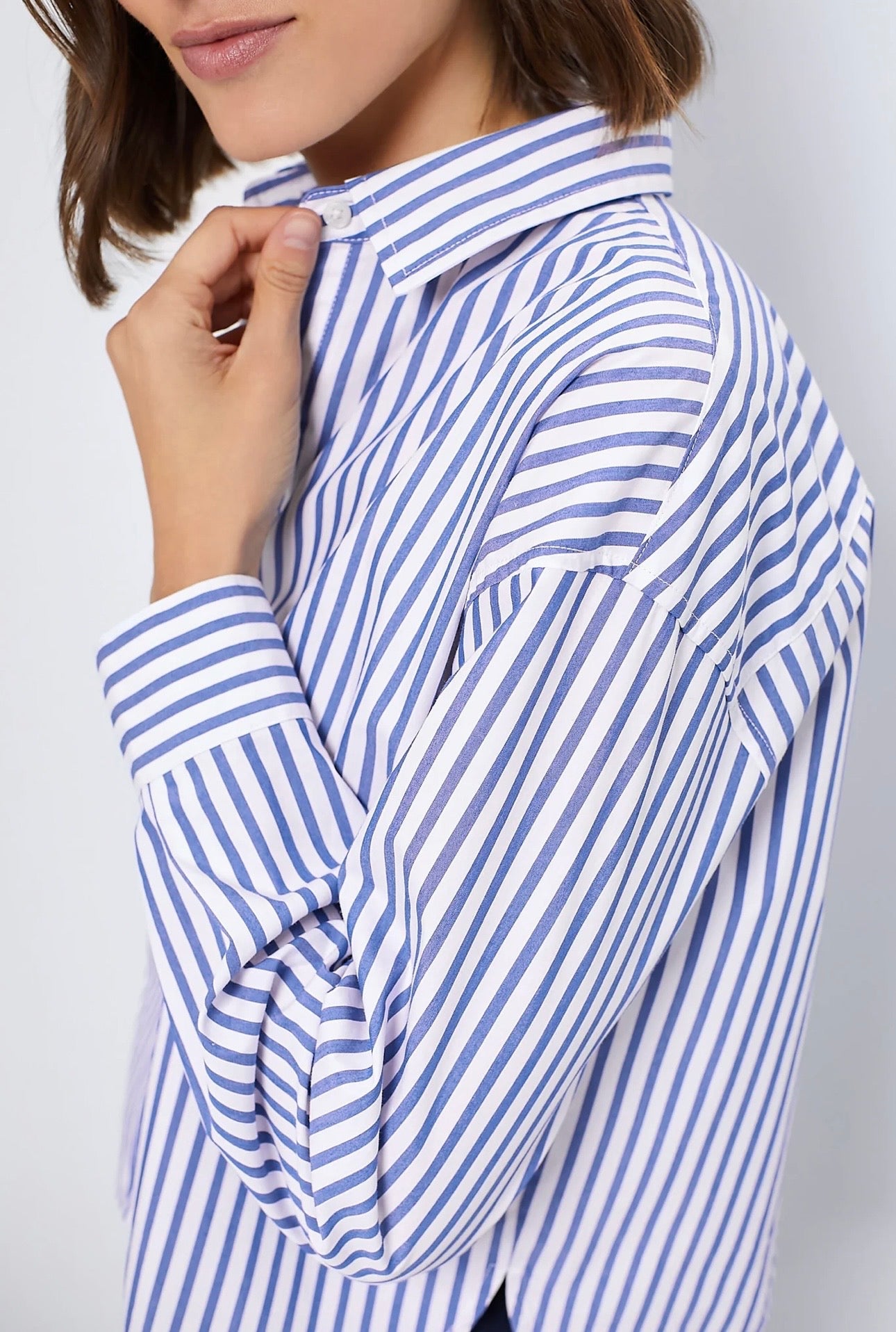 TUCKERNUCK Blue Stripe Cropped Jasper Button Down-Size Small