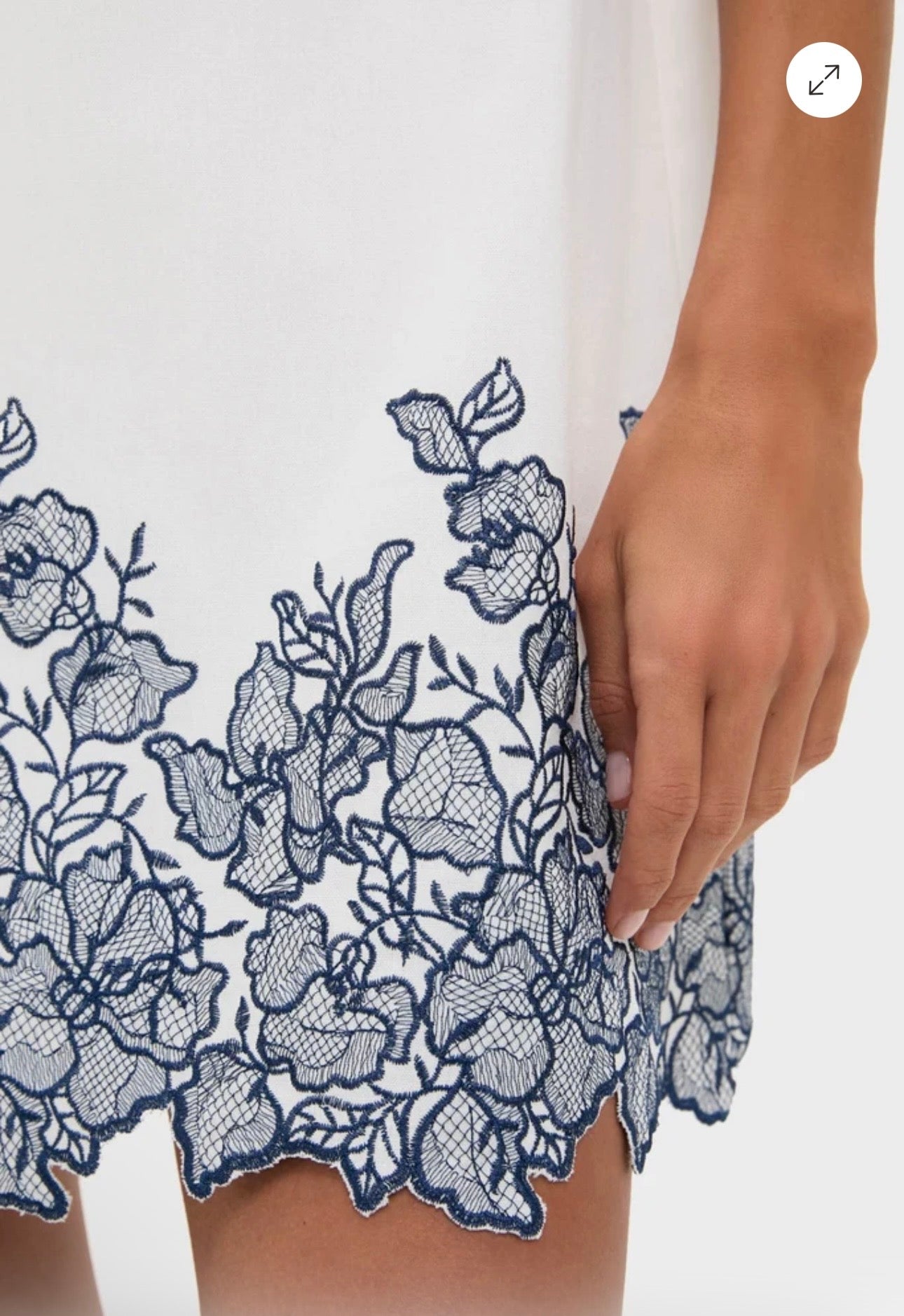 HYACINTH HOUSE White & Navy Embroidery Mimi Dress-Size Small