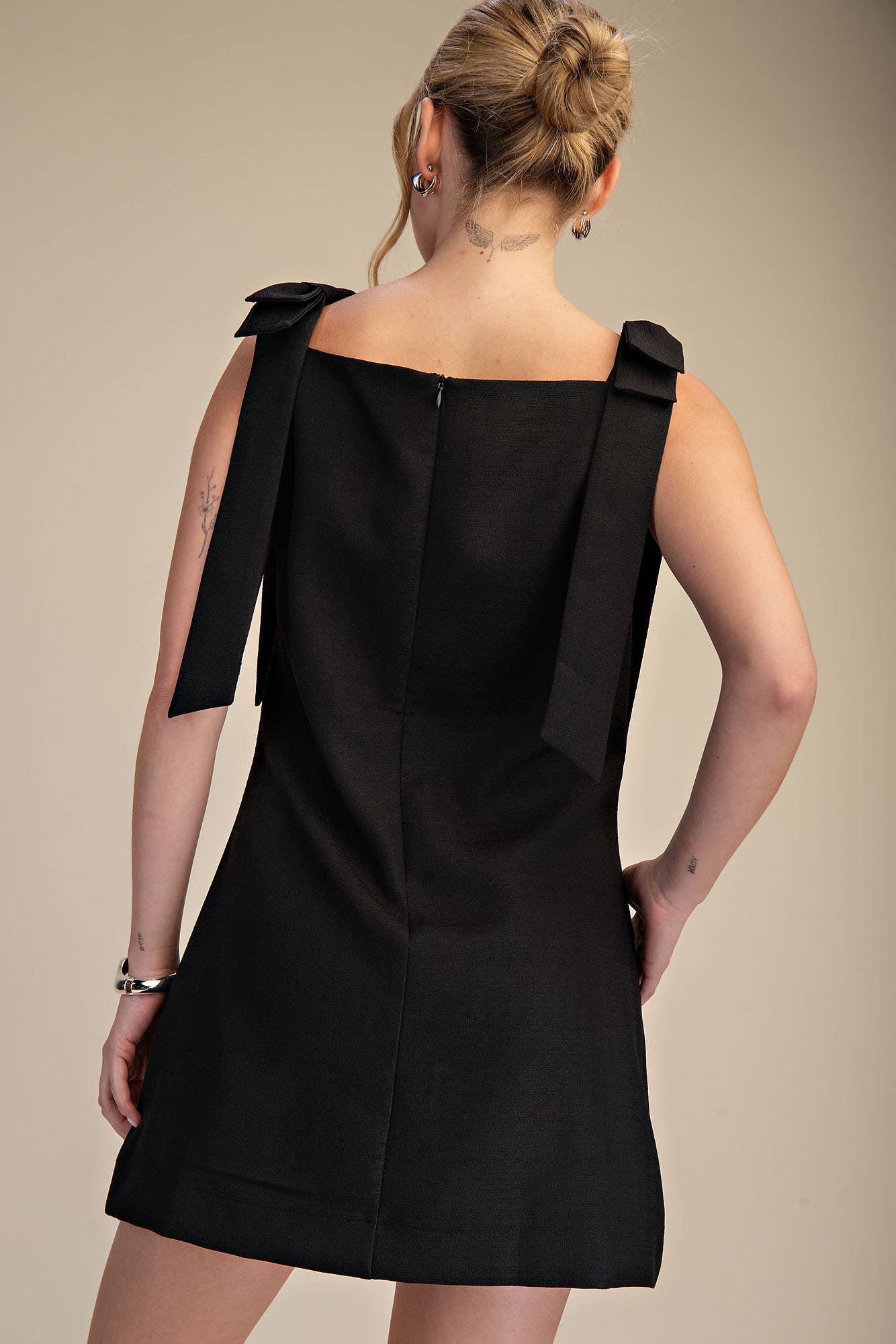 Black Straight Neckline Bow Dress