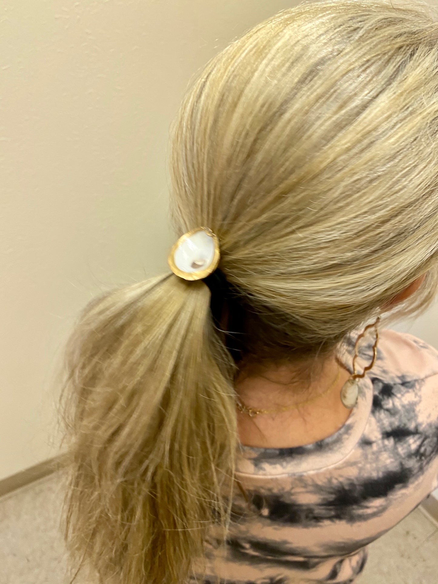 Oyster Ponytail Holder